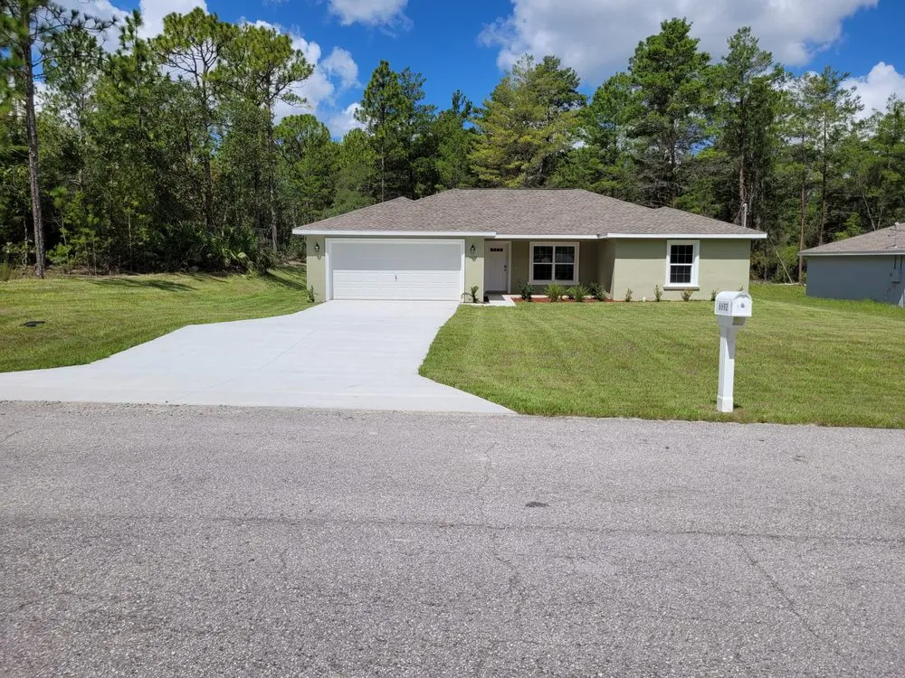 Custom yard cleanup service experts serving Dunnellon, FL - Just Dew'n Grass