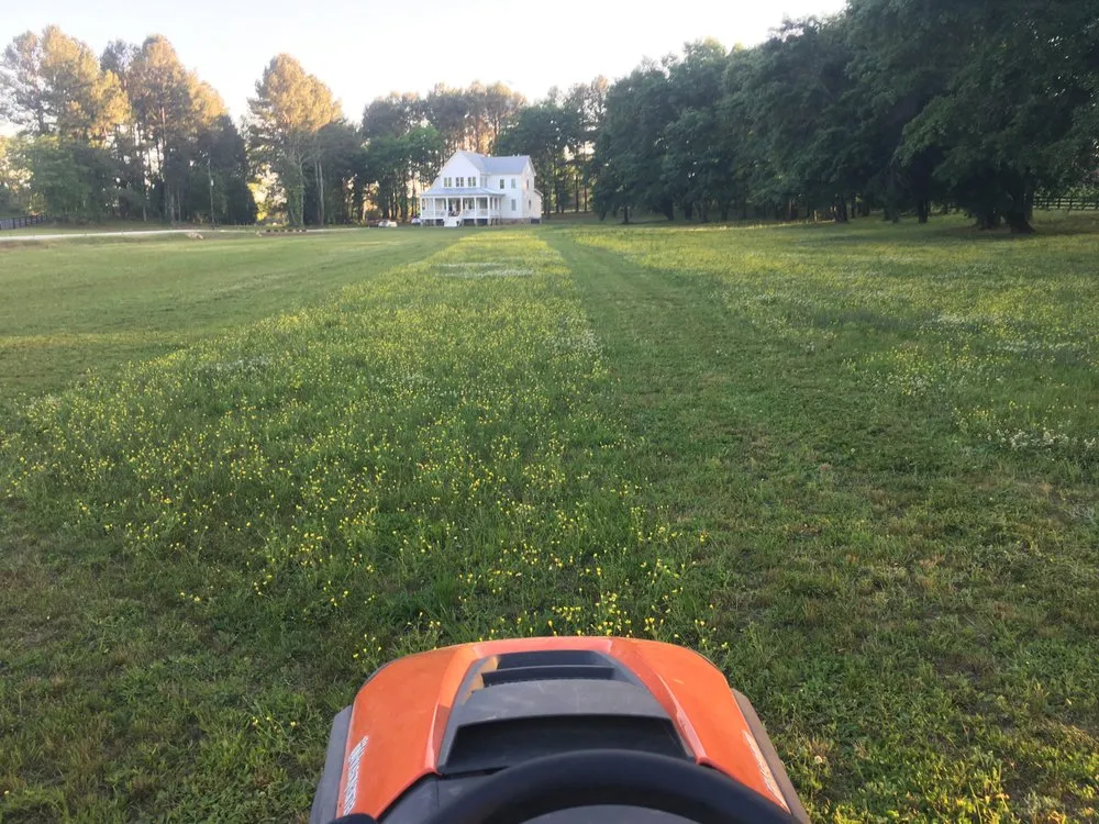 Custom lawn mowing service experts serving Euharlee, GA - Just Grindin Lawn Care