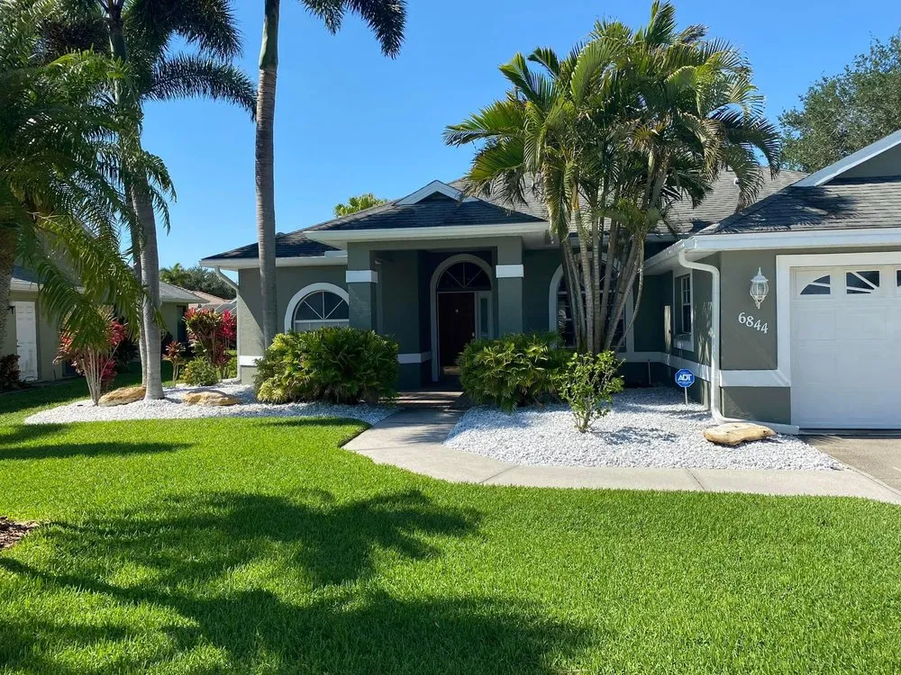 Custom lawn care service in Sarasota, FL - Just MOW For It