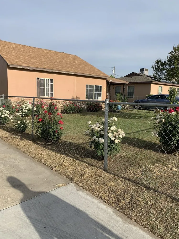 Trusted lawn care service experts serving Bakersfield, CA - Just Right Lawn Care Service