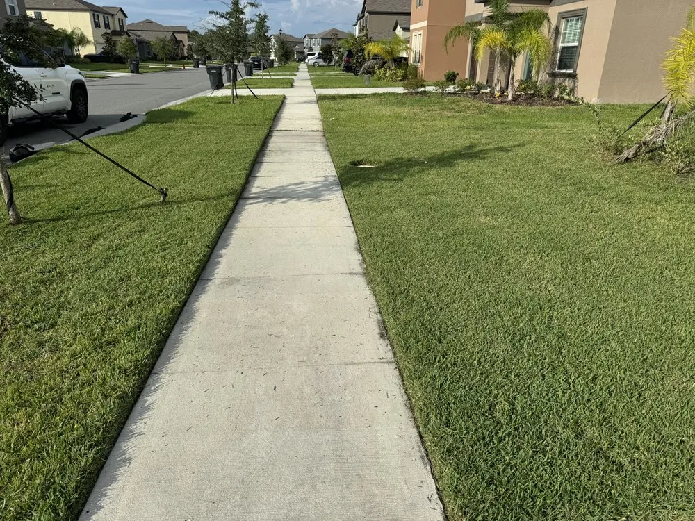 Trusted lawn mowing service for beautiful yards in Auburndale, FL by Justice For Lawns