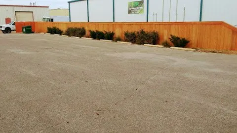 Affordable lawn care service experts serving Wichita, KS - Justin Empire Fences