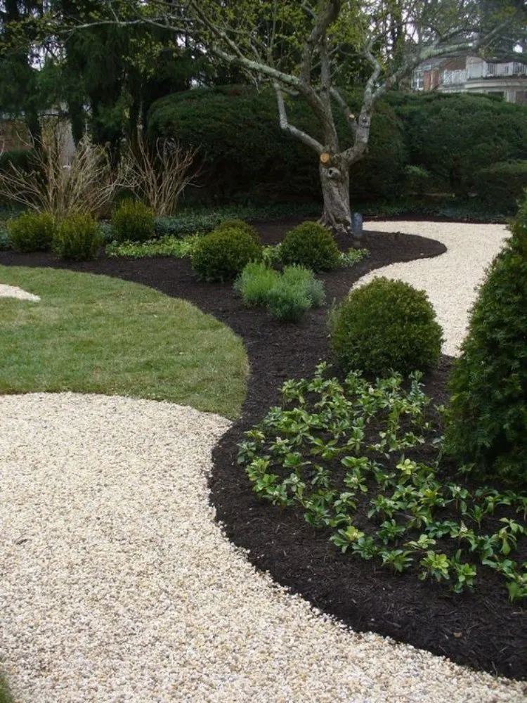 Affordable garden landscaping in Lima, OH by Justins Lawncare
