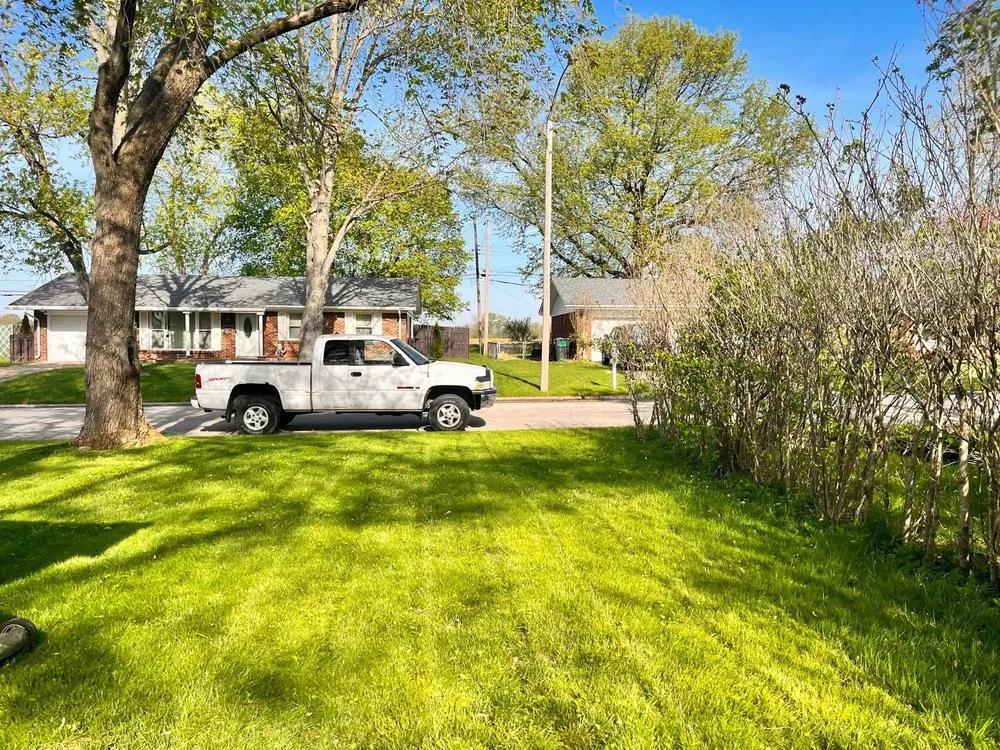 Expert lawn care service in Fairview Heights, IL - JV Cutting Edge
