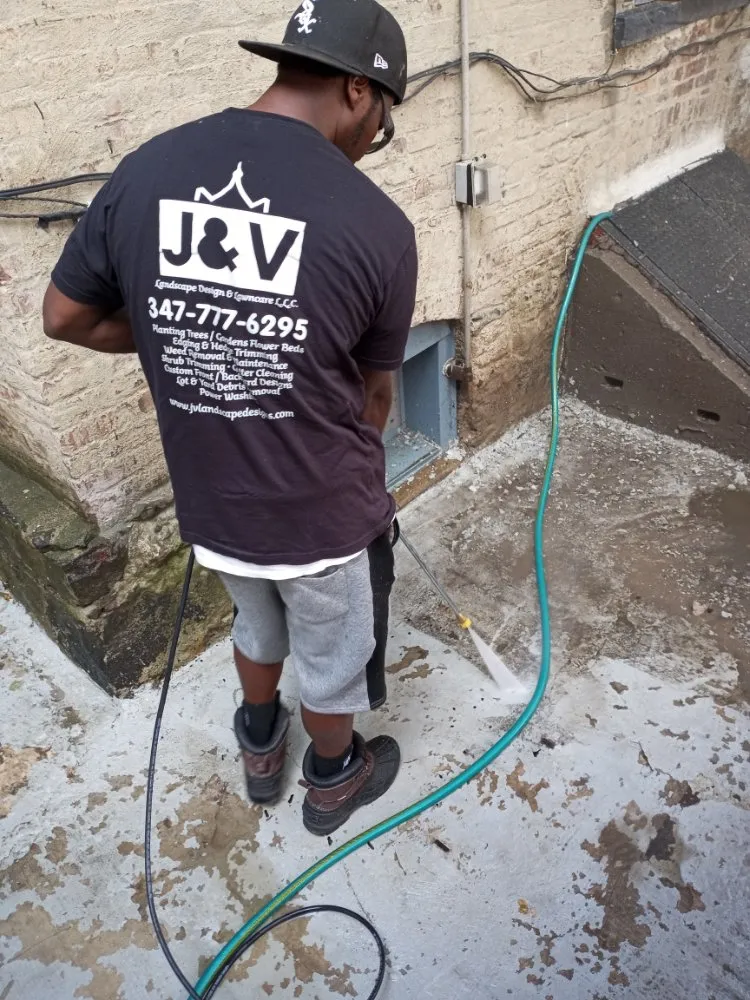 Local yard cleanup service for year-round maintenance in Staten Island, NY by J&V Landscape Design & Lawncare