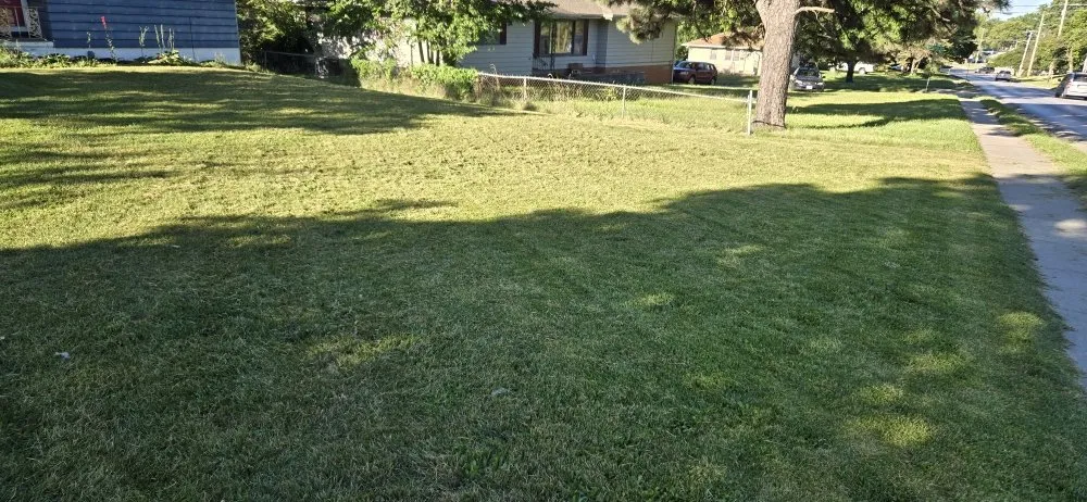 Reliable yard cleanup service with custom design across Des Moines, IA - JV Mowing