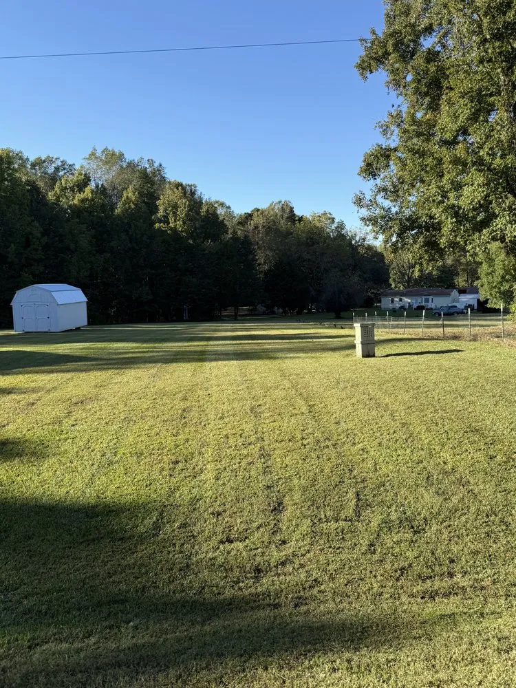 Local outdoor landscaping experts serving Williamsburg, VA - J&W Grounds Management