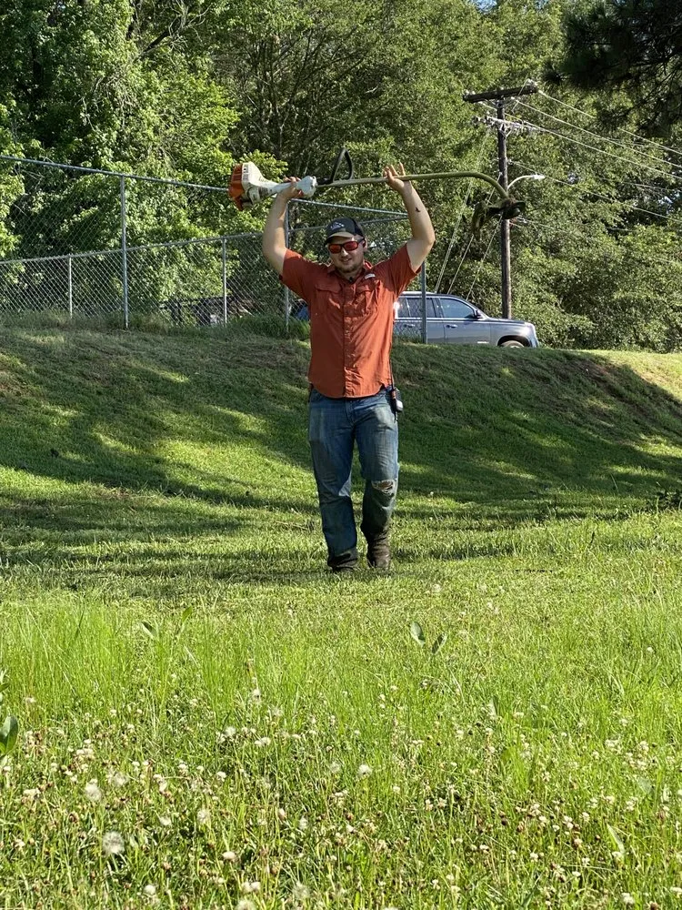 Reliable lawn care service in Nacogdoches, TX by J&W Mowing