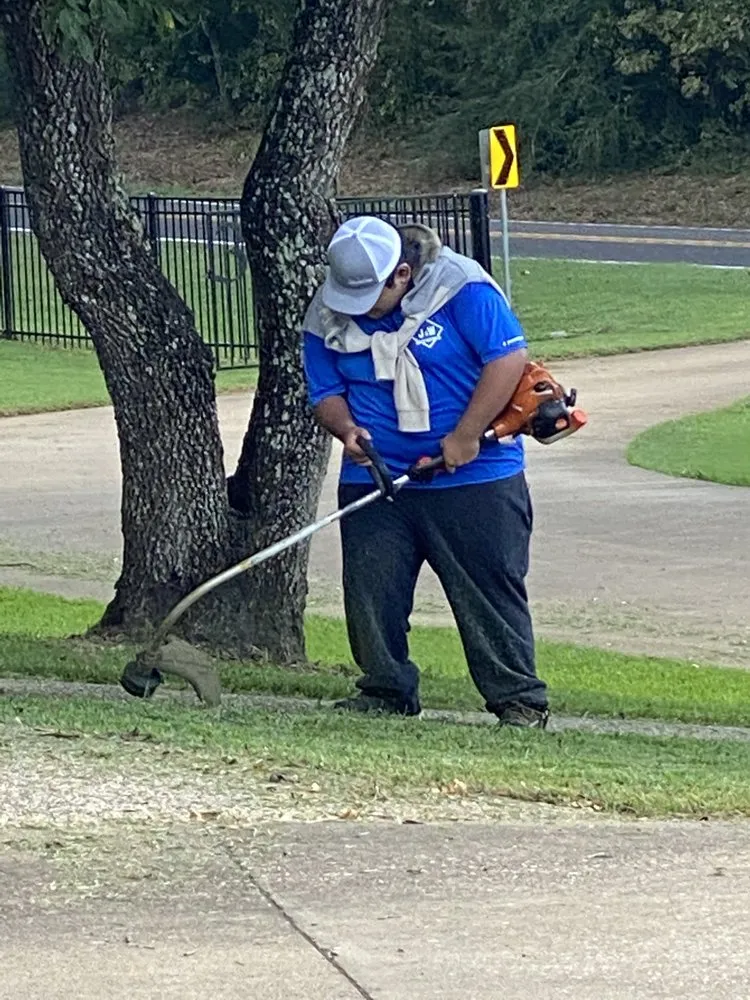 Top-rated yard cleanup service for year-round maintenance in Nacogdoches, TX by J&W Mowing