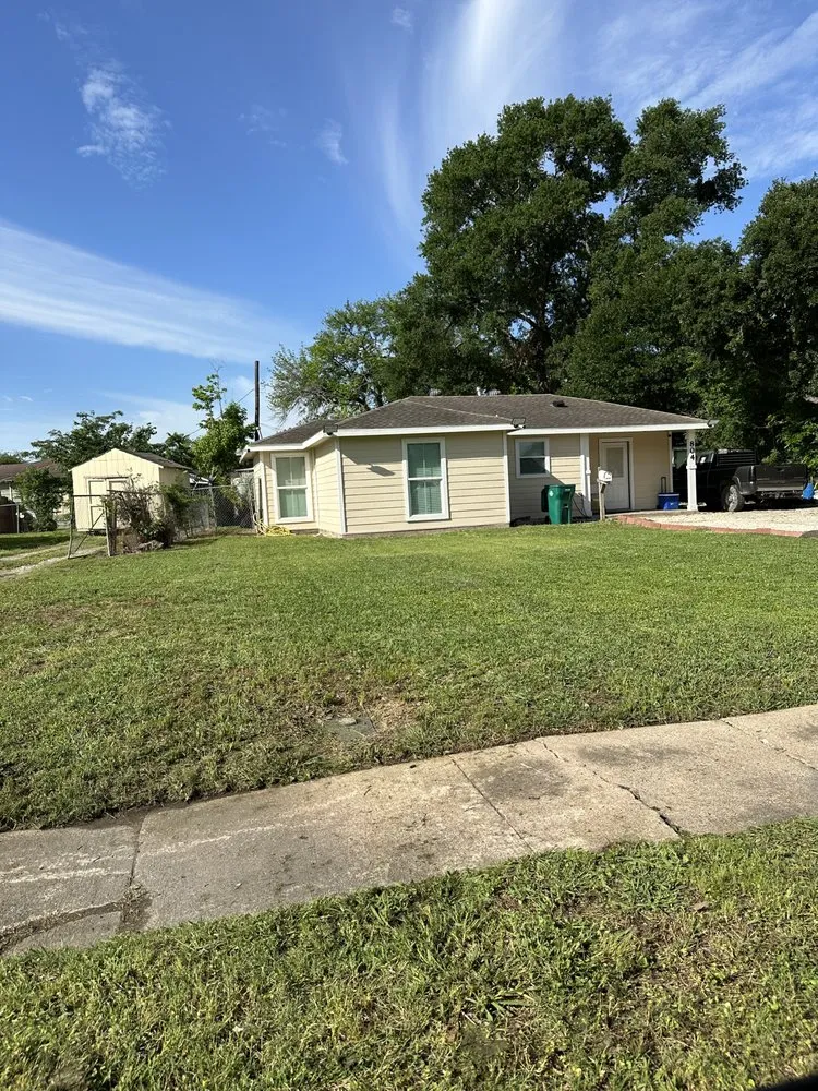 Top-rated yard cleanup service in Houston, TX by Jyd Landscape Mowing Services