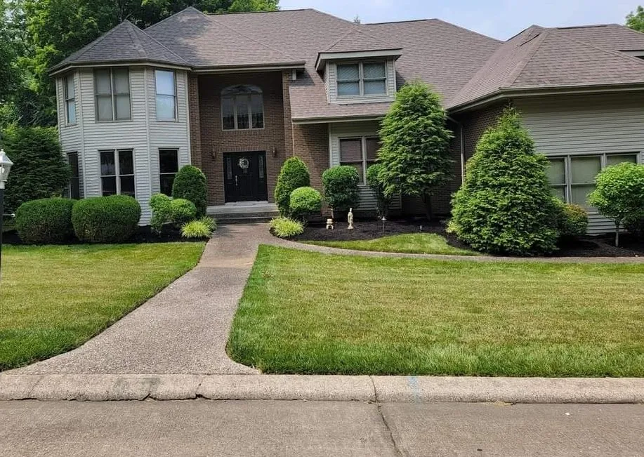 Local lawn mowing service experts serving Huntington, WV - J&Z Lawn Care