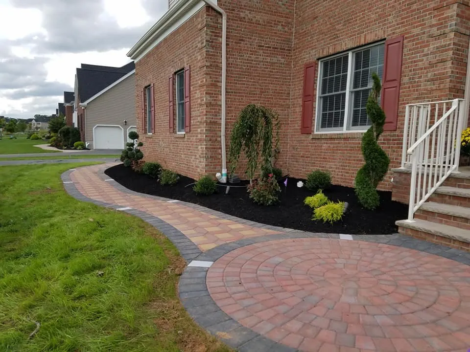 Custom lawn care service for residential properties in Hamilton Township, NJ by K & CG Landscaping Services