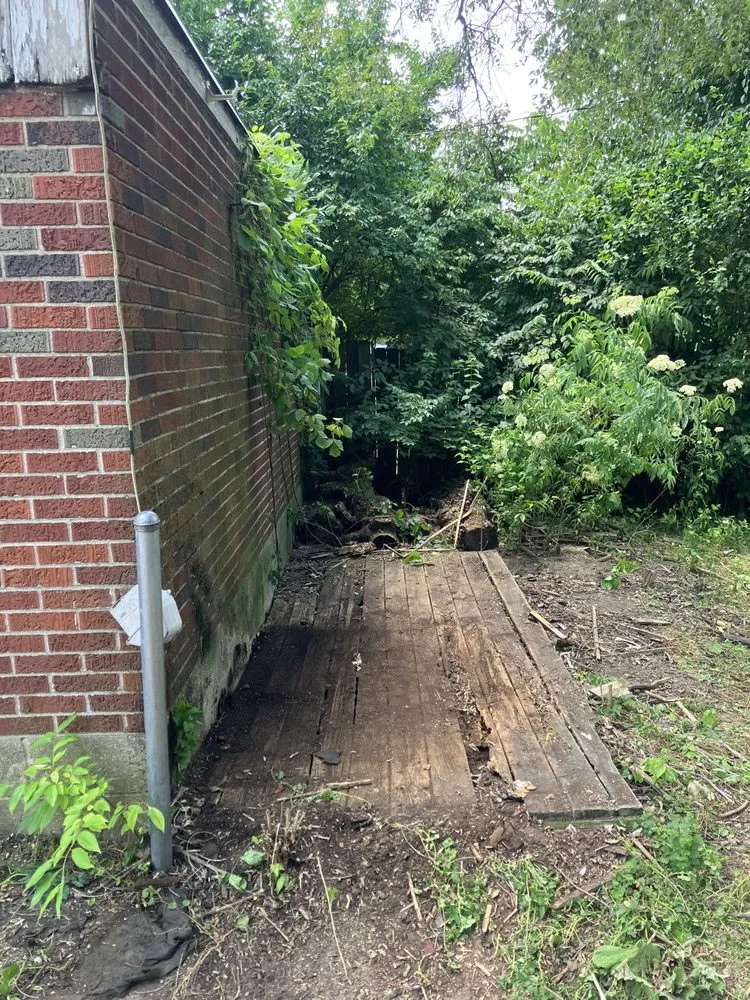 Affordable yard maintenance experts serving Dayton, OH - K & D Lawn Services