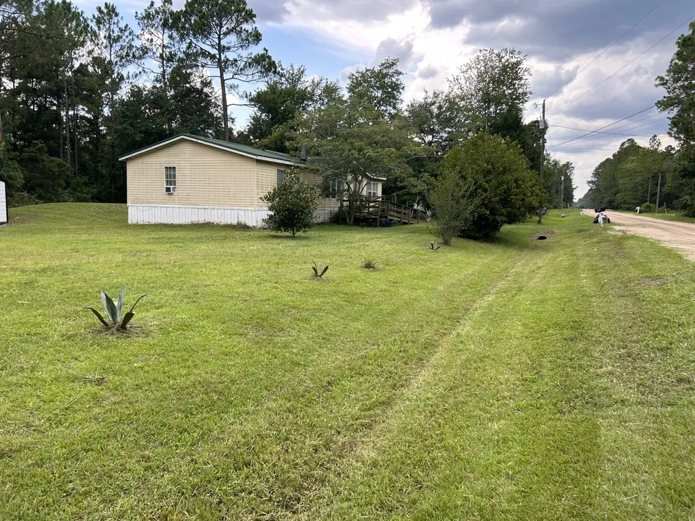 Professional yard maintenance in Middleburg, FL - K & H Property Management