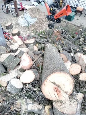 K & K Landscaping Logo