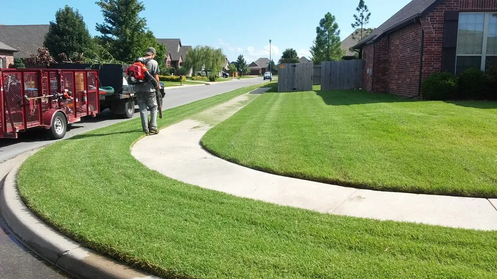 Top-rated yard maintenance experts serving Tulsa, OK - K & R Lawn & Lanscaping