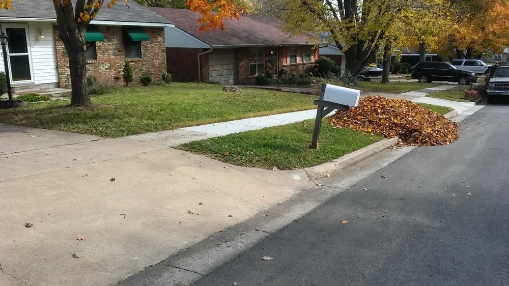 Expert yard maintenance in Tulsa, OK - K & R Lawn & Lanscaping