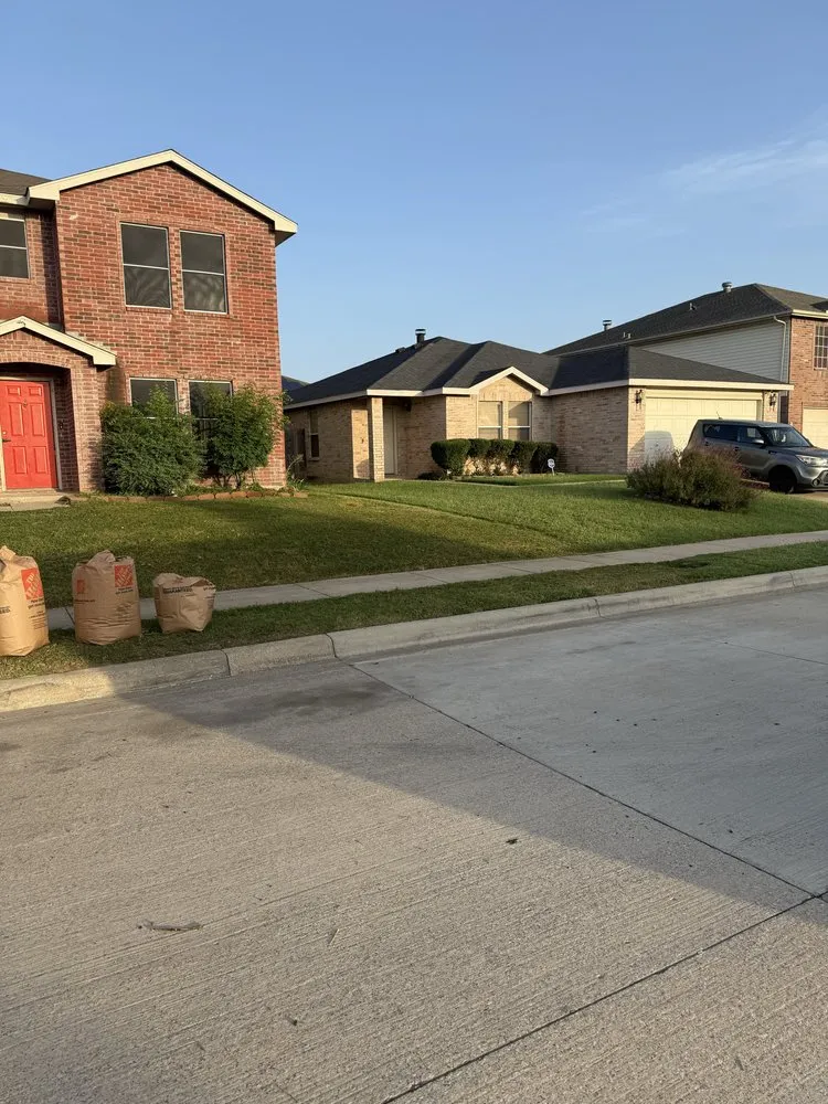 Custom lawn mowing service in Fort Worth, TX by K & R Lawn Services