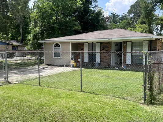 K & R Mowing Power Logo