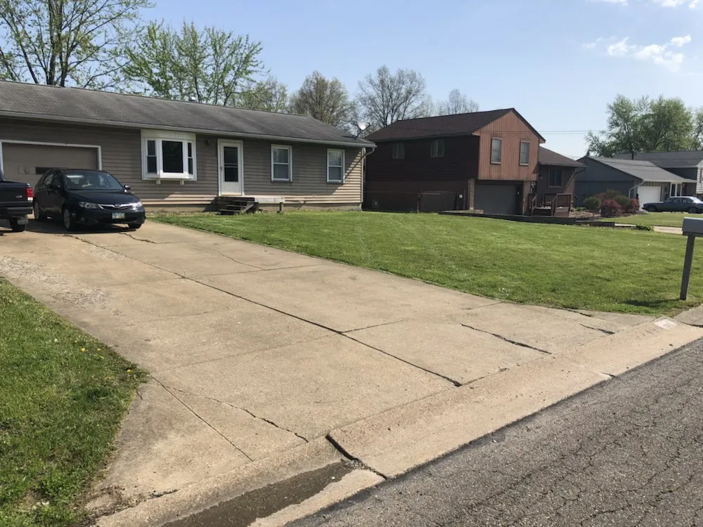 Professional lawn care service for homes in Warren, OH by K & T Lawn Care