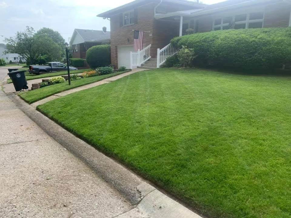 Local landscaping services experts serving Youngstown, OH - K and D Lawn Specialist