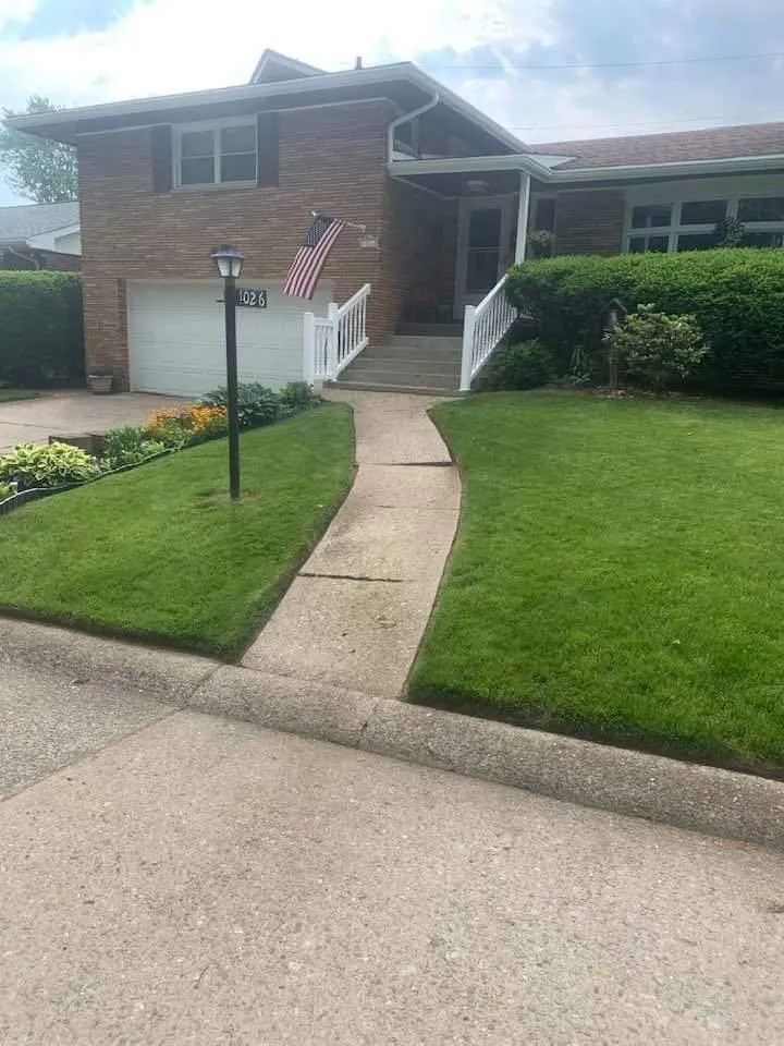 Expert yard maintenance in Youngstown, OH by K and D Lawn Specialist
