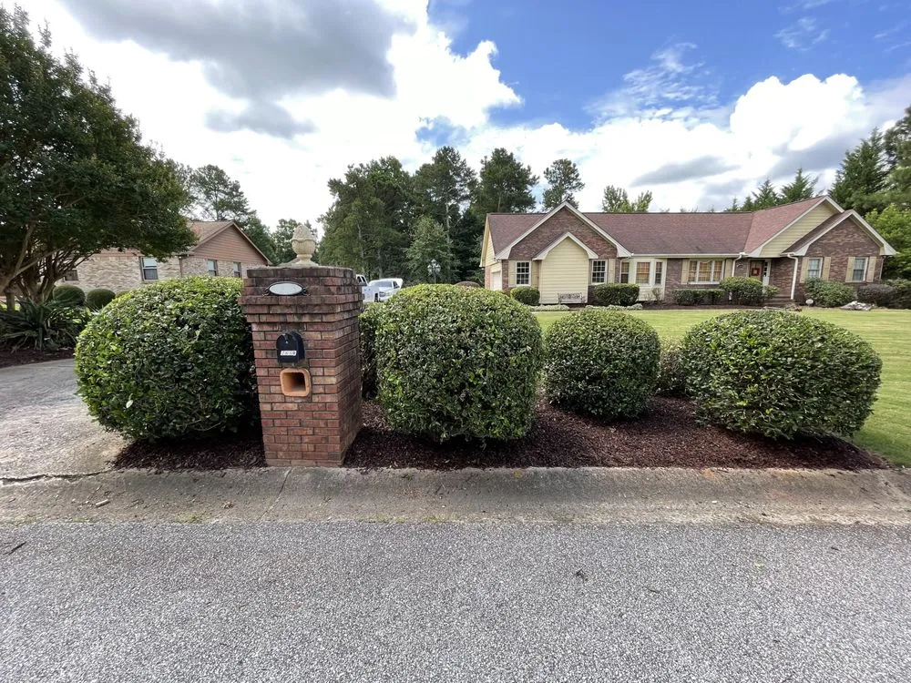 Professional yard maintenance experts serving McDonough, GA - K and K Kreative Designes