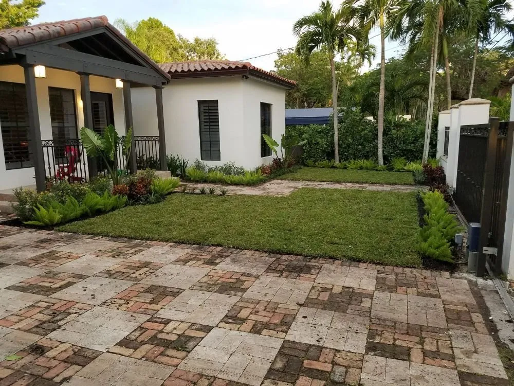 Affordable lawn mowing service experts serving Hialeah, FL - K-Diaz Landscaping