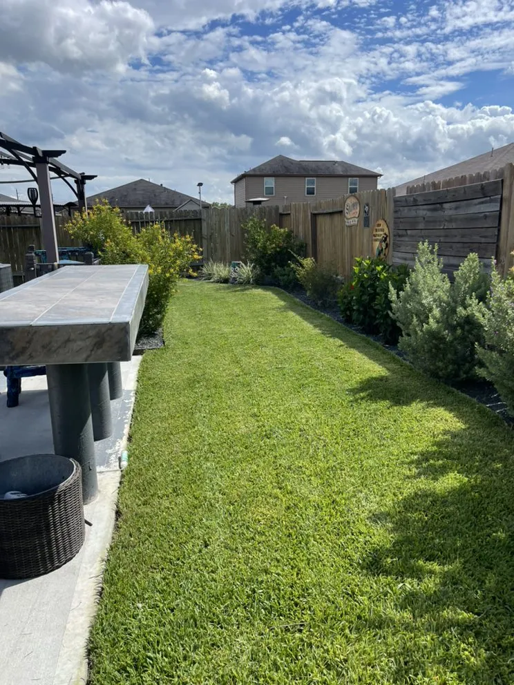 Expert outdoor landscaping with custom design in HOUSTON, TX by KA Unlimited