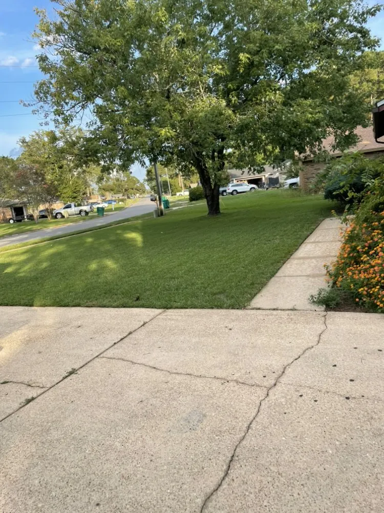 Top-rated lawn mowing service with custom design across Fort Walton Beach, FL - Kai’s Lawn Service