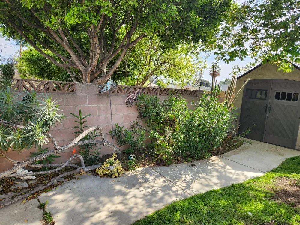 Expert lawn mowing service experts serving Fontana, CA - Kallileah Landscape