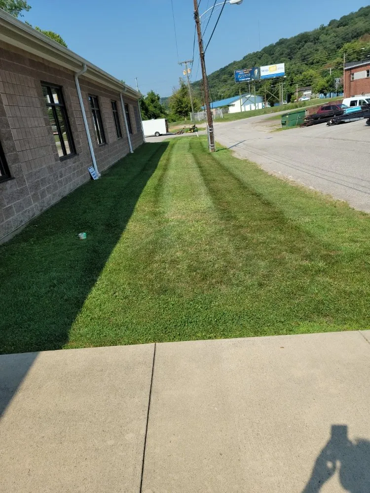 Expert yard maintenance in South Charleston, WV - Kanawha Valley Lawn Care