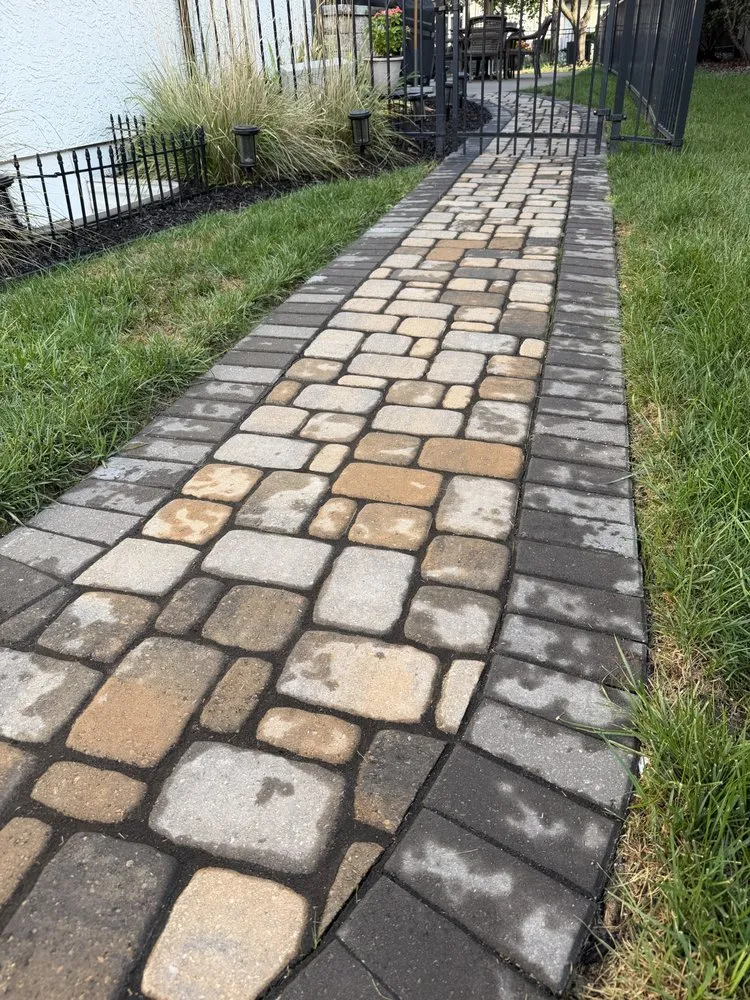 Expert residential landscaping experts serving Mission Hills, KS - Kansas City Clippers