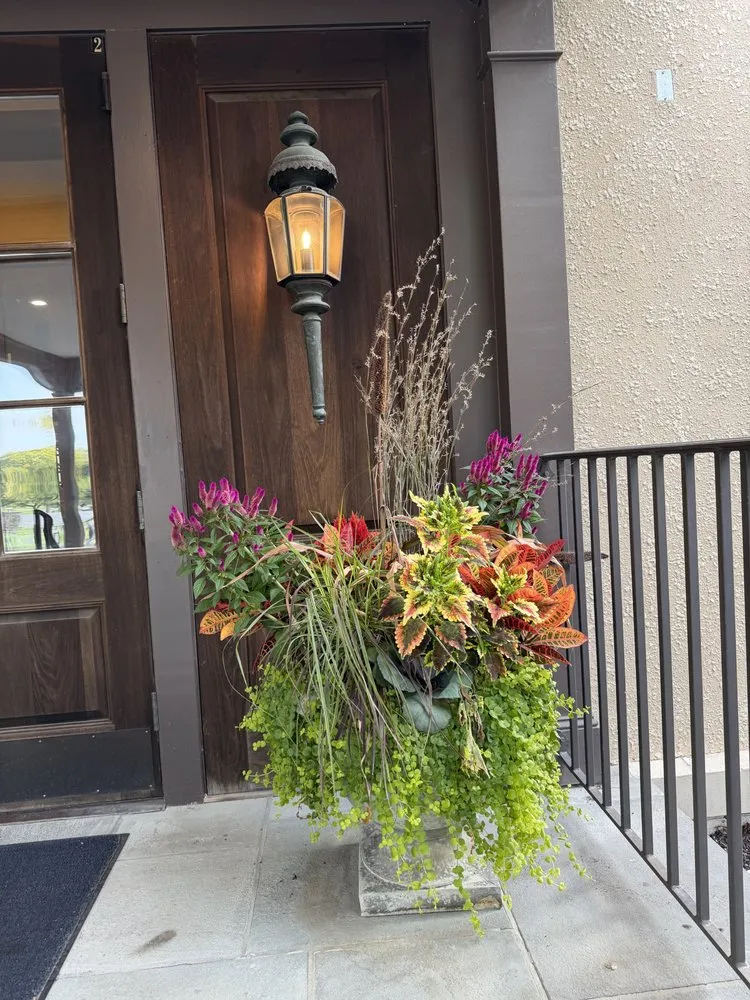 Professional yard maintenance experts serving Mission Hills, KS - Kansas City Clippers