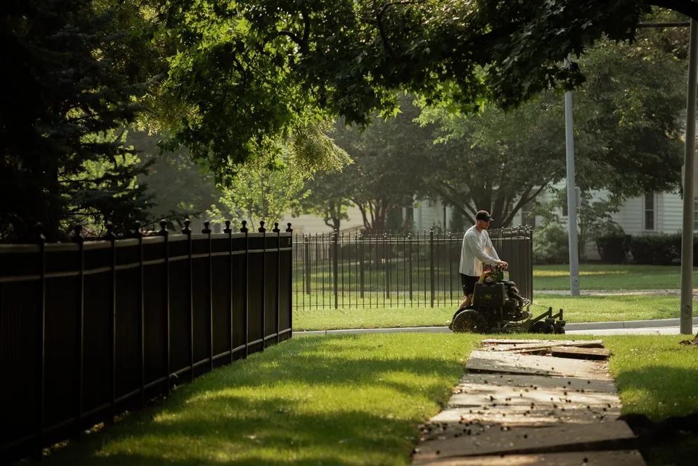 Reliable yard maintenance in Mission Hills, KS - Kansas City Clippers