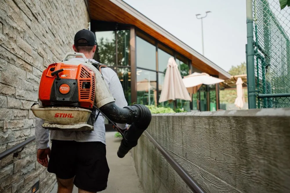 Expert lawn mowing service experts serving Mission Hills, KS - Kansas City Clippers