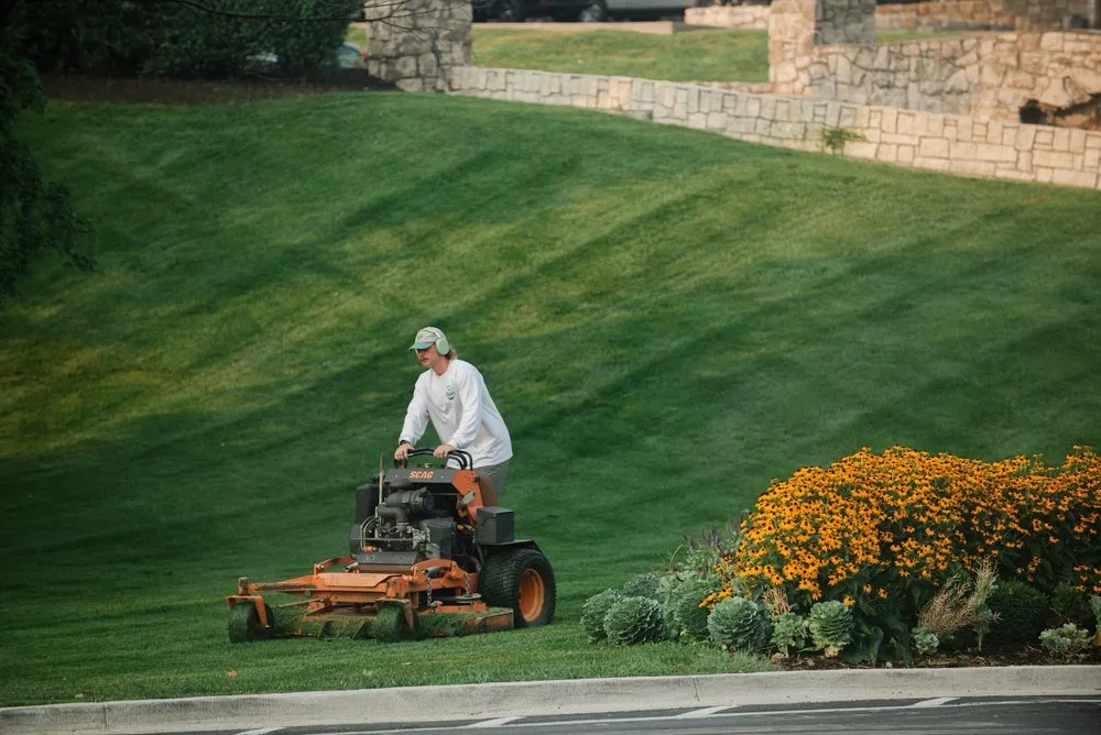 Reliable lawn mowing service in Mission Hills, KS - Kansas City Clippers