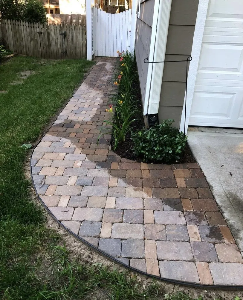 Top-rated residential landscaping in Mission Hills, KS by Kansas City Clippers