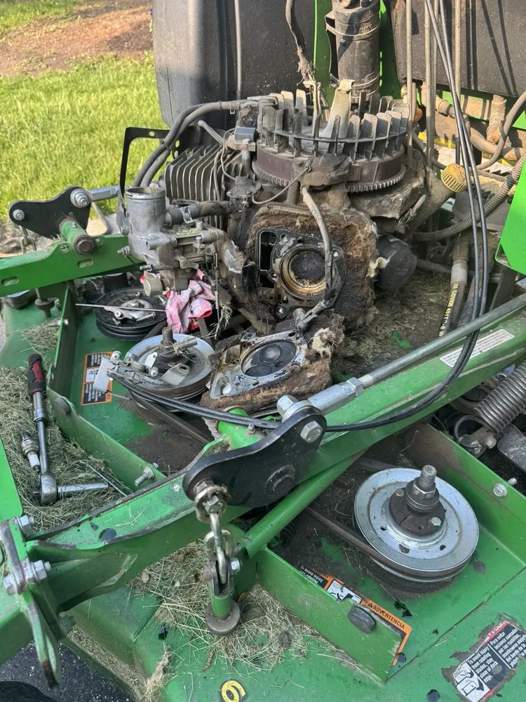 Expert lawn care service near you in Bolingbrook, IL by Karlitos Movile Services