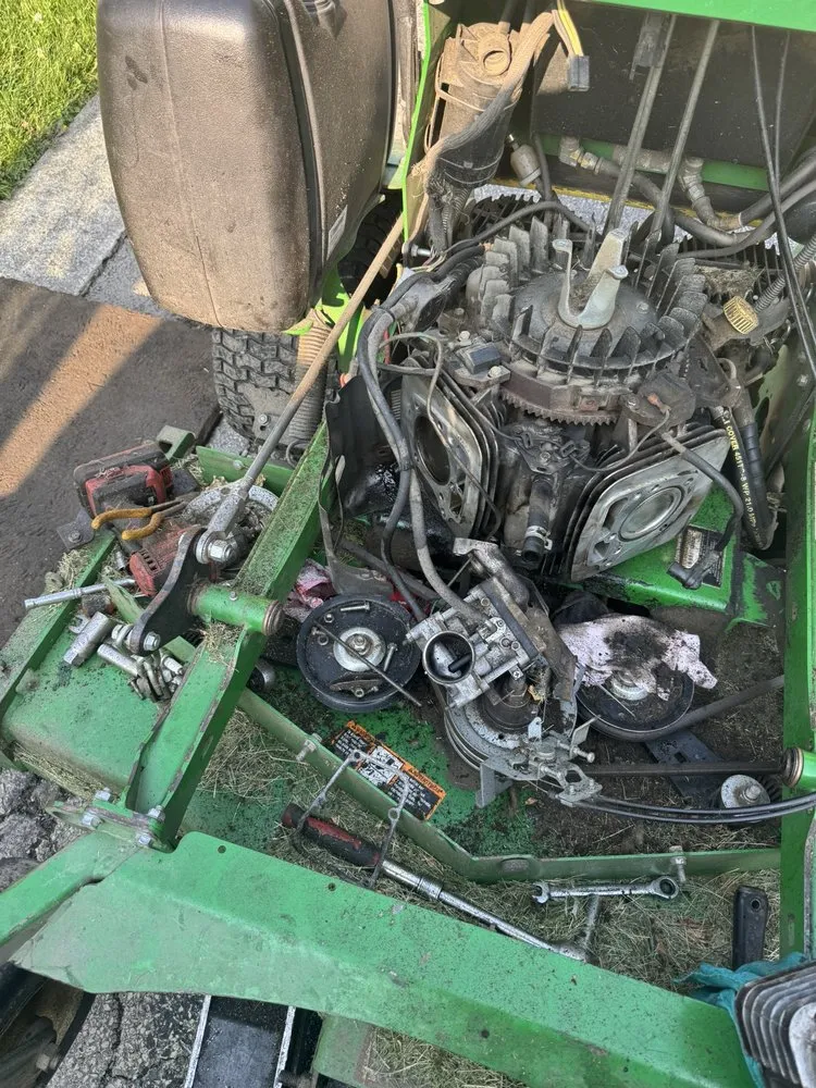 Affordable residential landscaping in Bolingbrook, IL by Karlitos Movile Services