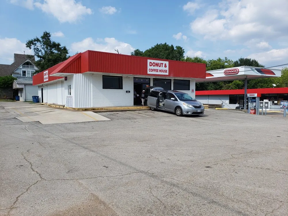 Local yard maintenance for residential properties in Big Sandy, TX by Kat Weed Pulling Service