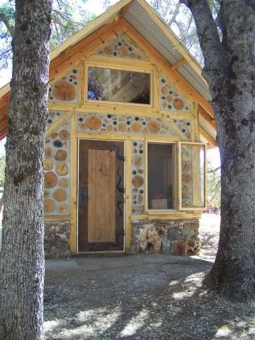 Professional outdoor landscaping in Tuolumne, CA by Kautzer Craftsmanship