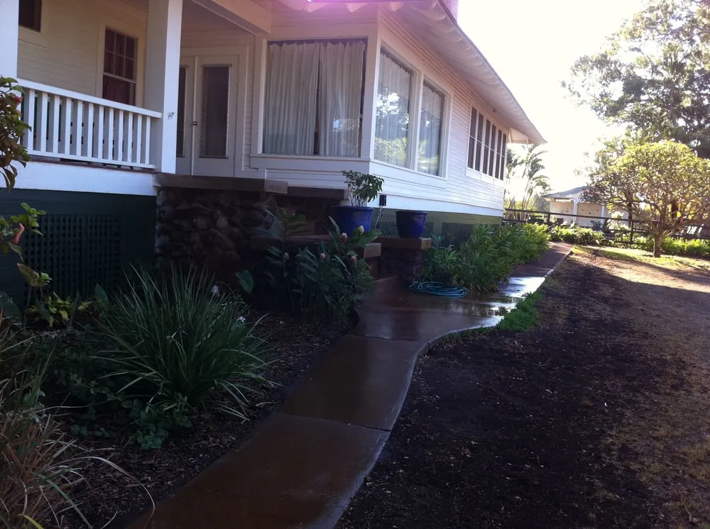 Custom outdoor landscaping in Kaneohe, HI by Kawahara Gardening Specialists