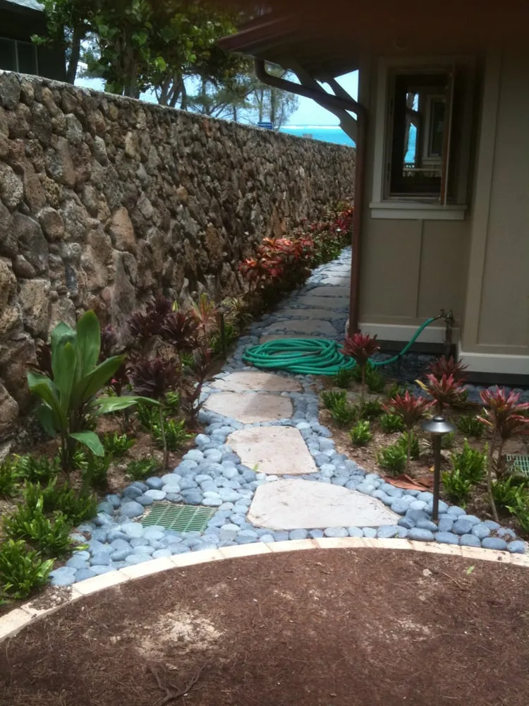 Expert garden landscaping in Kaneohe, HI by Kawahara Gardening Specialists