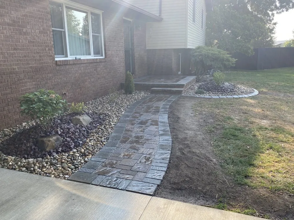 Local garden landscaping experts serving Highland, IL - K&B Creative Allscapes