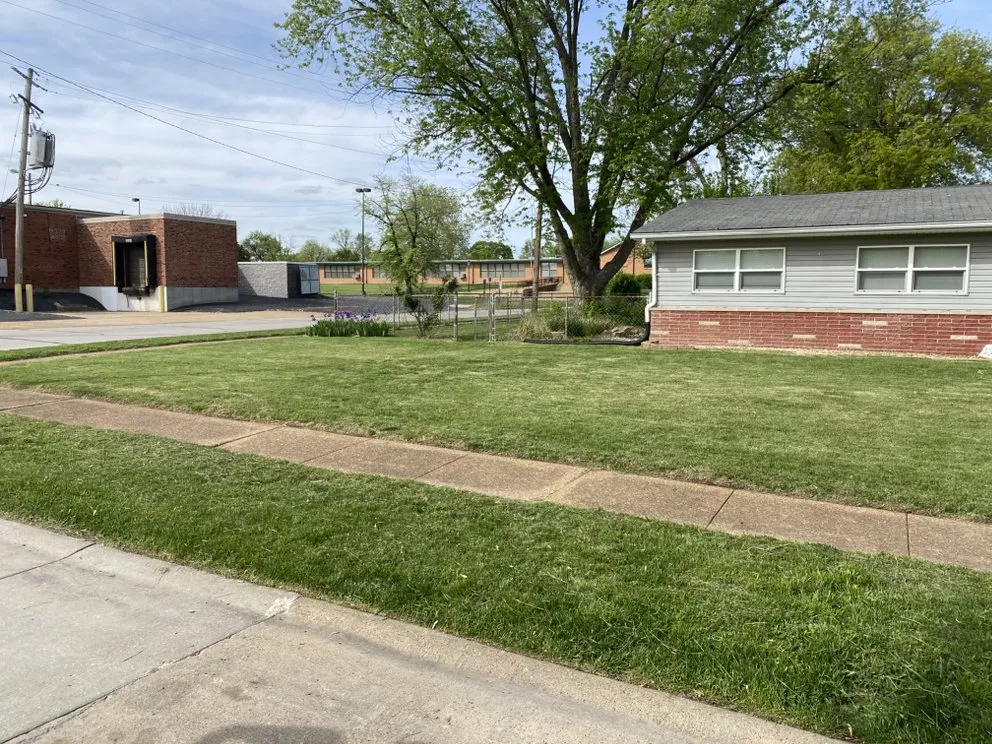 Professional lawn mowing service in St. Louis, MO by Kb Landscaping