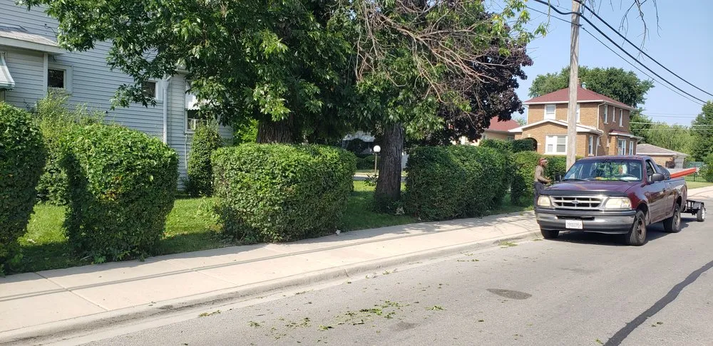 Top-rated yard maintenance experts serving Bellwood, IL - KBS Landscaping