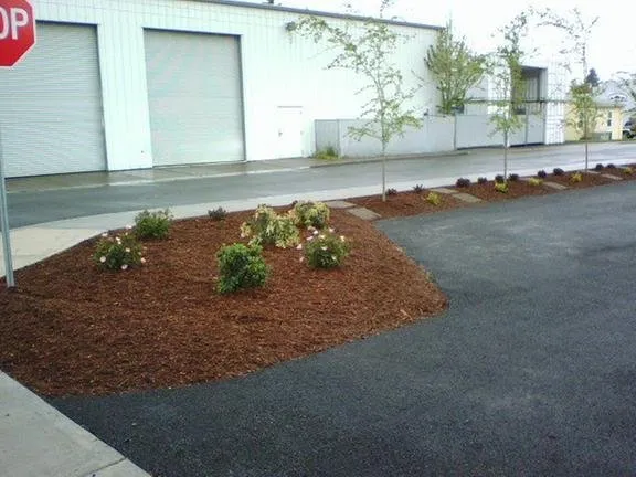 Expert garden landscaping in Scappoose, OR by K&C Landscape