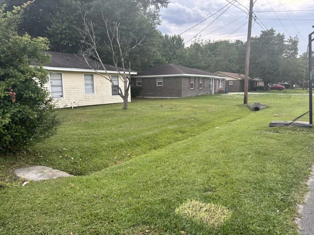 Reliable yard cleanup service for homes across Summerville, SC - K&C Landscaping