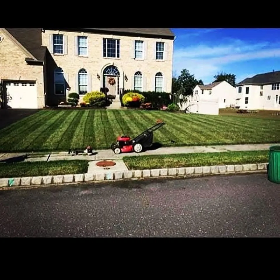 Trusted lawn mowing service experts serving TEMPLE TERR, FL - Kc's MasterKutz & Irrigation